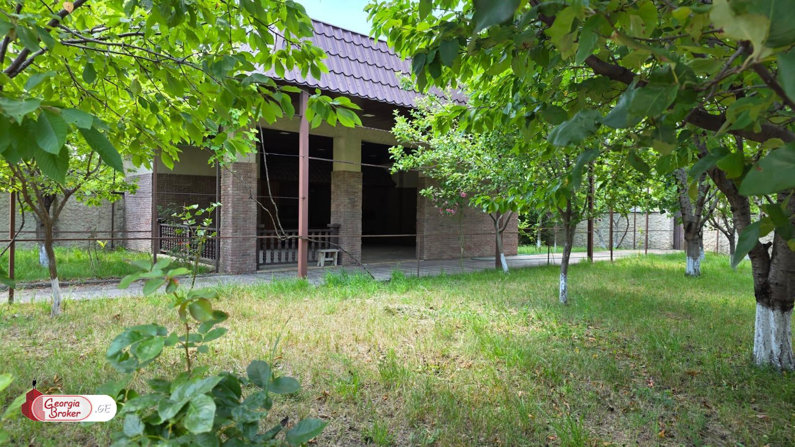 იყიდება ახალი გარემონტებული,  2სახლი  ერთ ეზოში ,  წიწამურში
